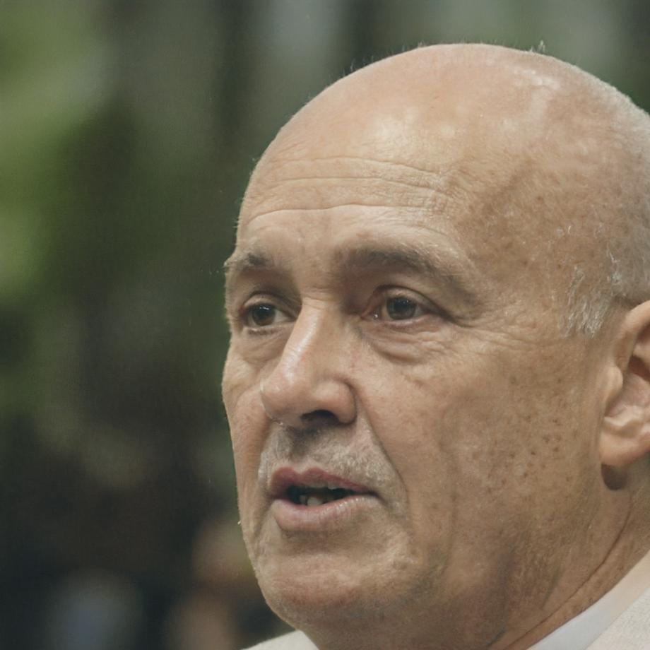 Carlos Mendoza, especialista en educación financiera